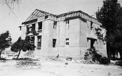 L’école de garçons après un bombardement
